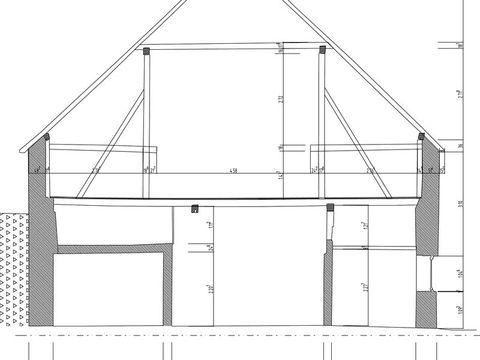 Schnitt durch ein Wohnhaus als bemaßter Plan, gezeichnet aus der Punktwolke