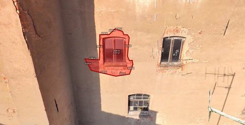 Drohnen-Punktwolke einer Putzfassade mit rot markiertem Schadensbereich am Fenstergewände inklusive Maßangaben