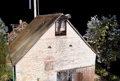 Punktwolke einer Gebäudefassade aus dem Laserscan, frei im Browser begehbar